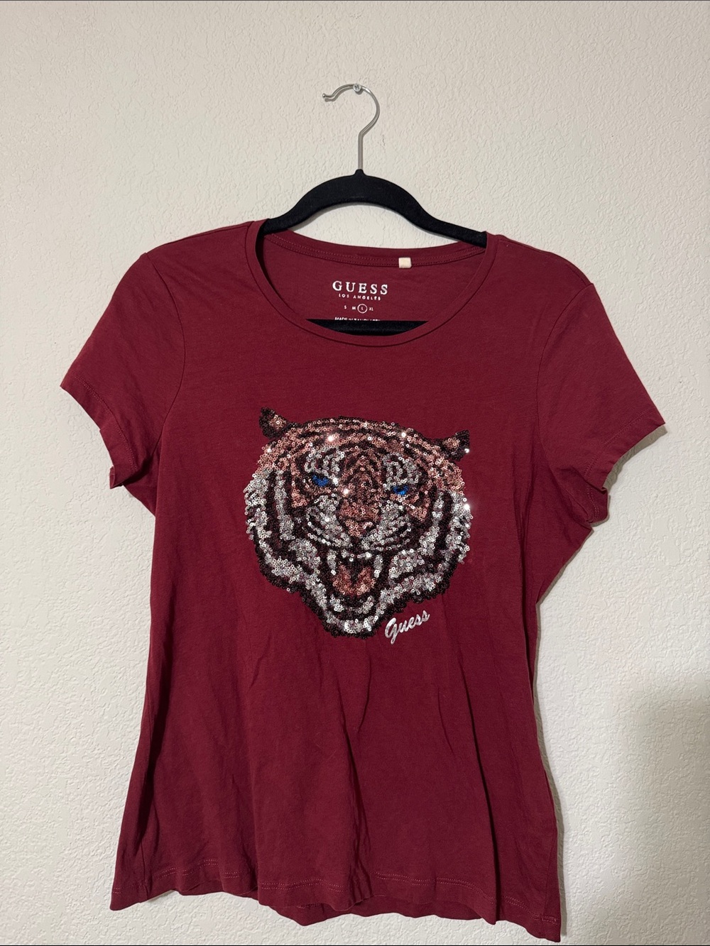 GUESS Womens Burgundy Short-Sleeve Tiger Sequin Tee